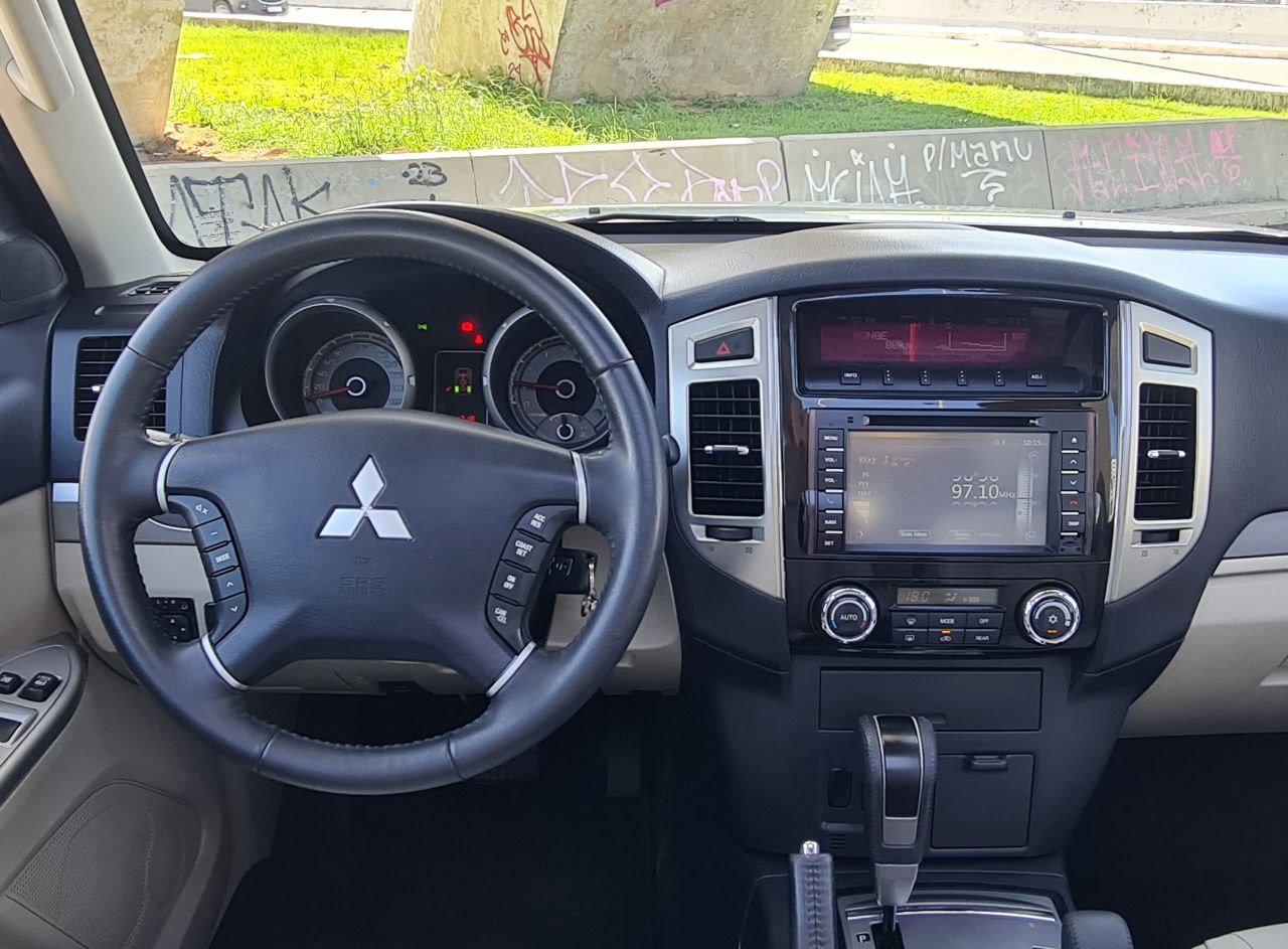 MITSUBISHI PAJERO FULL